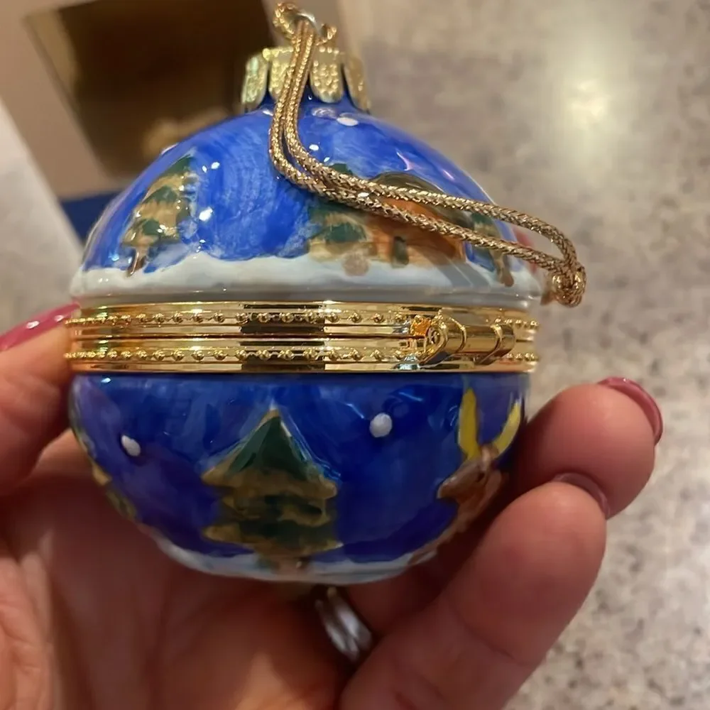Christmas Season Ornament Gold Trim Finish - It Opens - NIB
